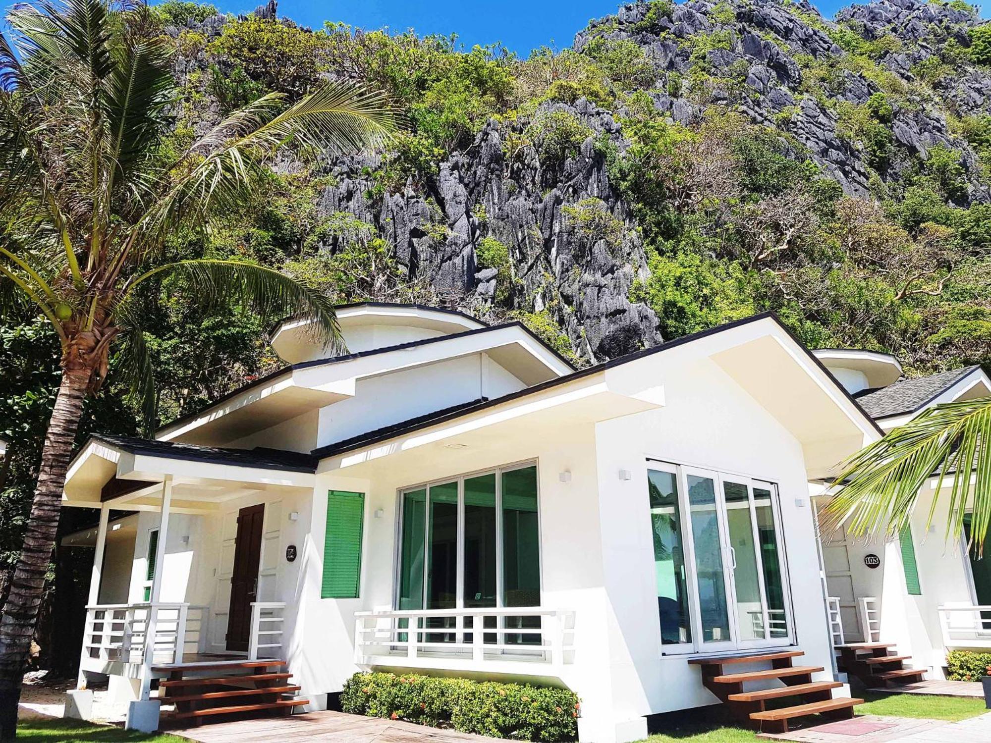 Beach Front Villa with Panoramic Ocean View